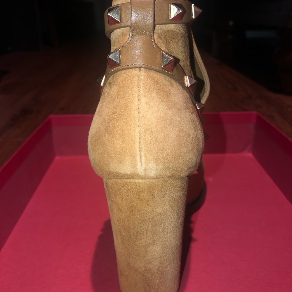 Valentino Garavani Rockstud Booties size 39 Tan - Picture 3 of 8